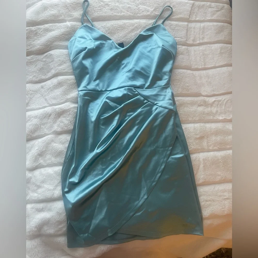 ❤️‍🔥BLUE WINDSOR MINI DRESS - Picture 2 of 5